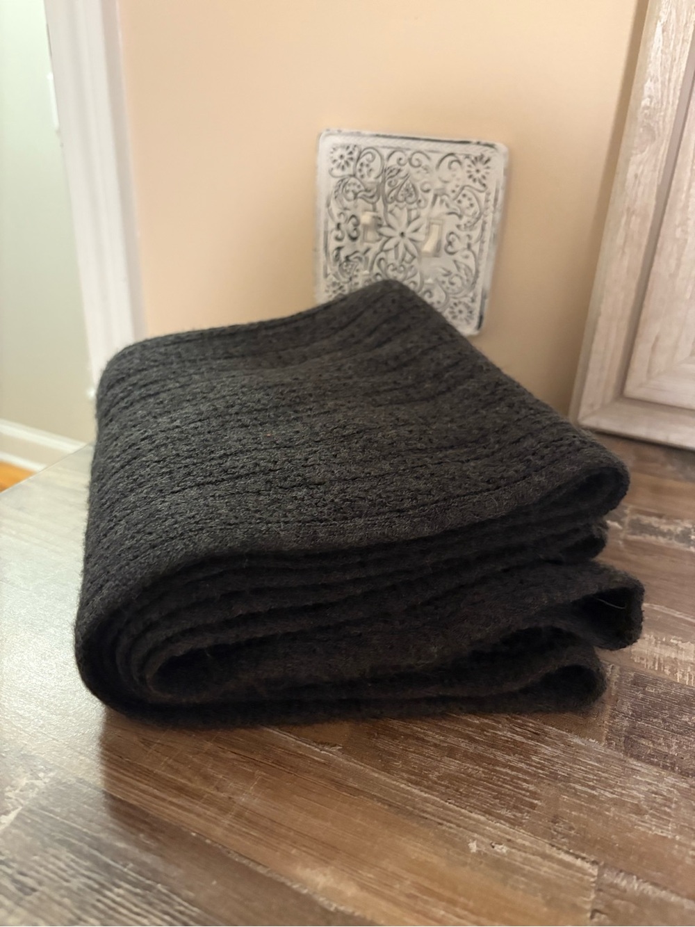 Gray chunky knit scarf